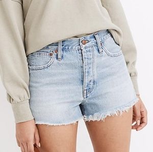 Madewell Curvy Relaxed Denim Shorts in Light Wash